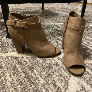 Guess brand, opened toed heeled bootie, size 7